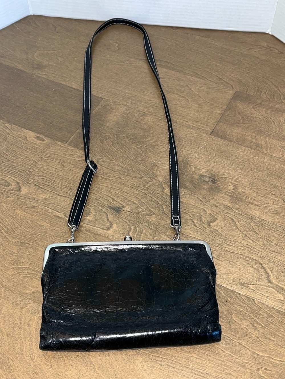 Hobo Black Solid Small Frame Kiss Lock Crossbody w/ Detachable Strap